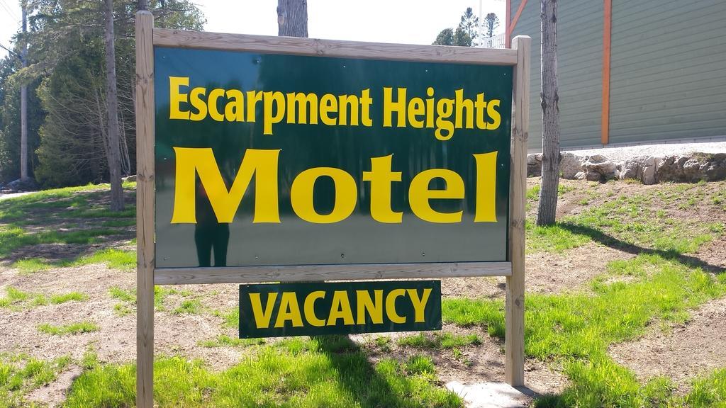 Escarpment Heights Motel Tobermory Buitenkant foto